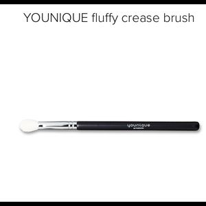 NWT Younique Fluffy Crease Brush